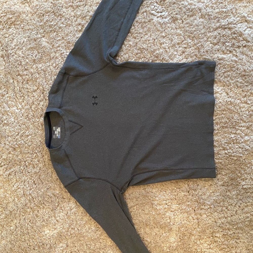 Under Armour long sleeve L t shirt